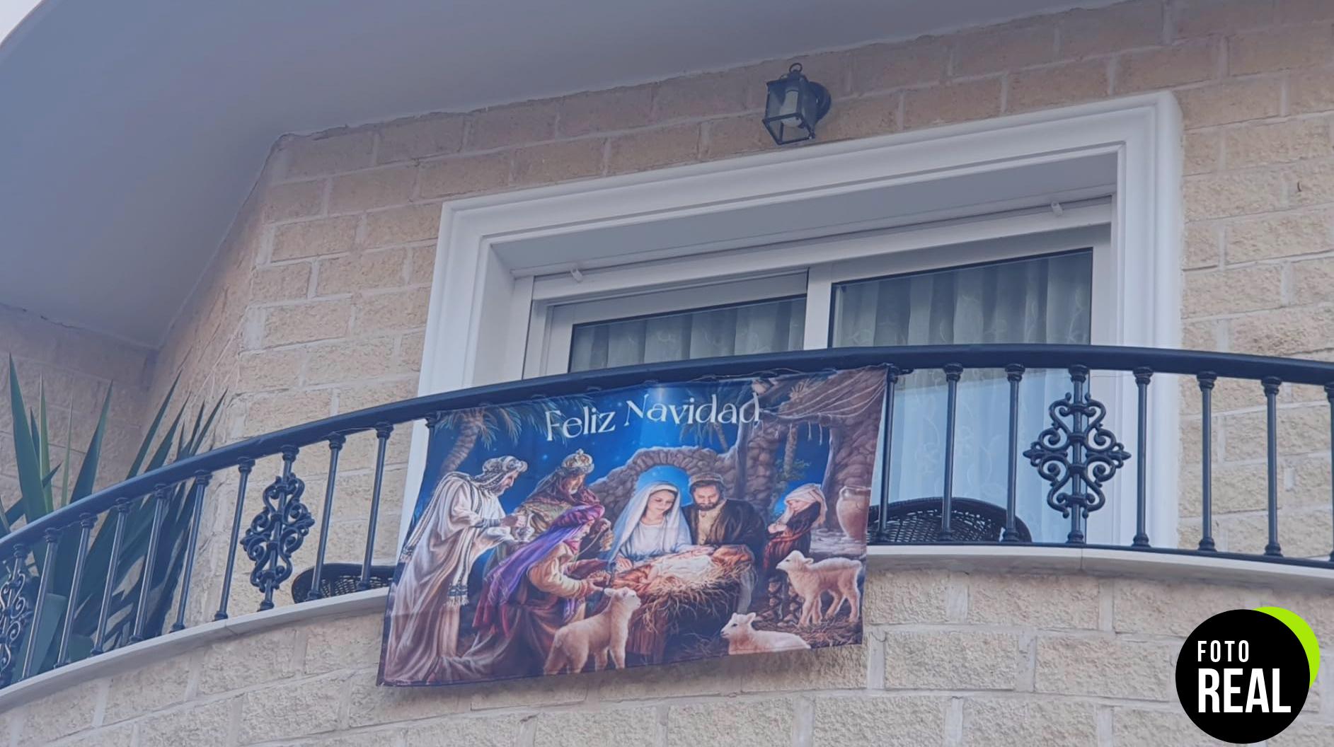 balconera-navidad-nino-dios-decorativa-100x70-foto-3