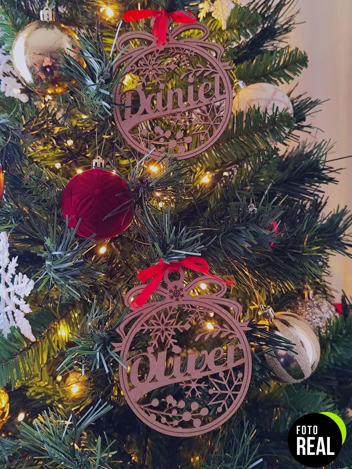 bola-navidad-personalizada-madera-1-foto-1