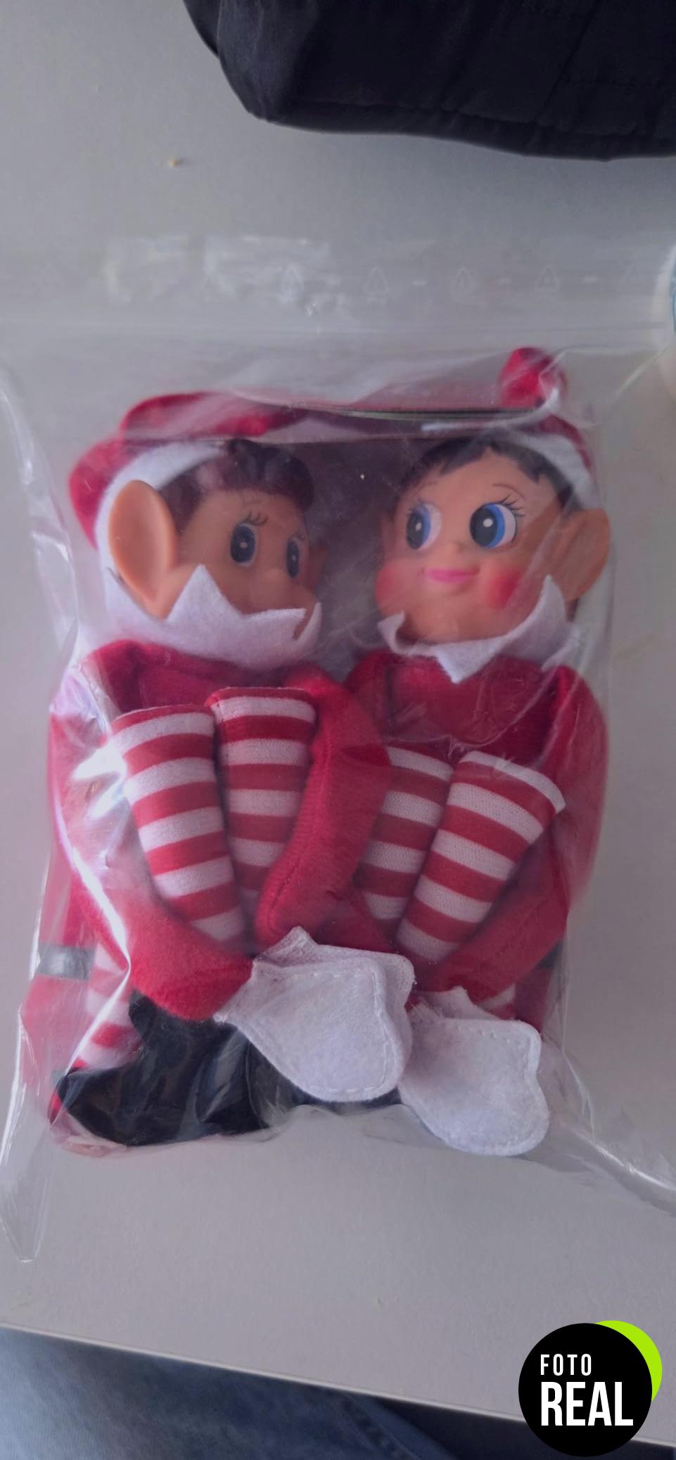 elfo-travieso-glow-juguete-navidad-behavin-badly-foto-3